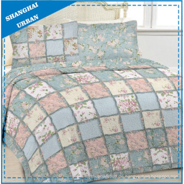 Patchwork-Steppdecke aus Baumwolle mit Blumenmuster